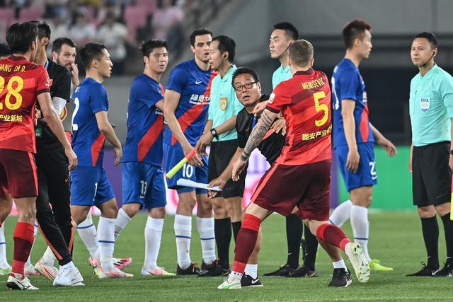 6.4日：皇马一夜敲定两笔引援！穆帅回归前奏，西甲三强夏窗博弈开启