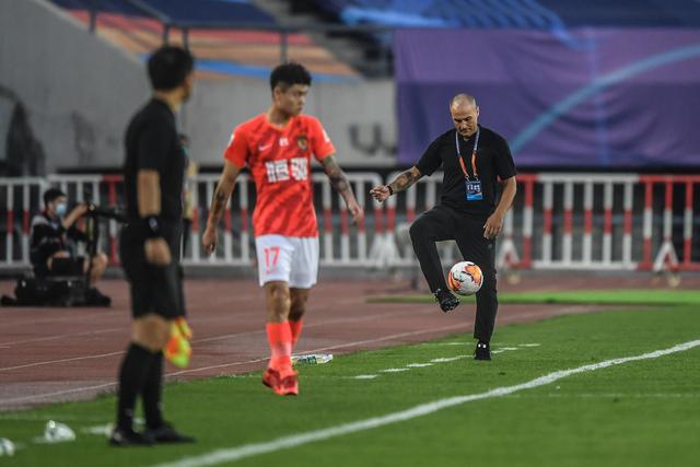 Shams：詹姆斯非常适配76人的首发阵容 但他想考虑多久都行